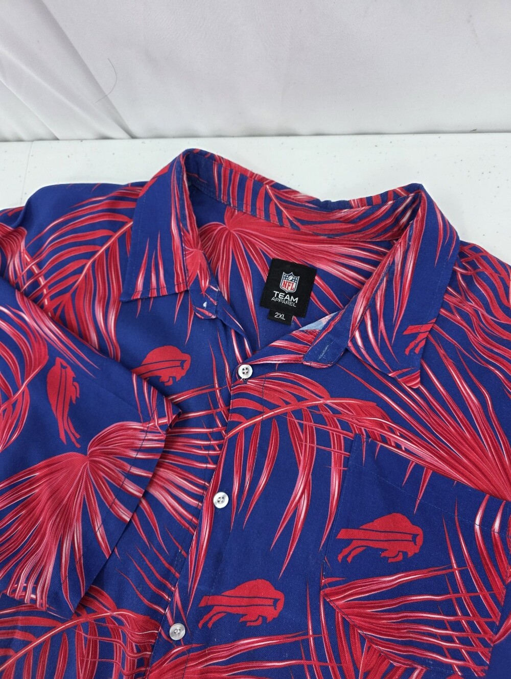 NFL Team Apparel Men's Buffalo Bills Hawaiian Shirt Size 2XL Red Blue Viscose.